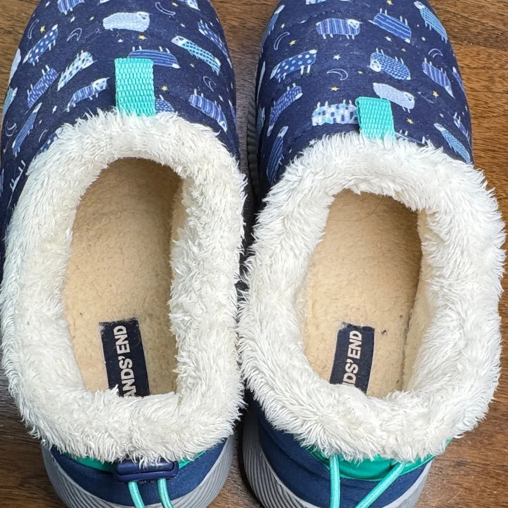 Lands End Sheep Kids Sherpa Lined Ultra Lightweight Puffer Slippers, est sz 4